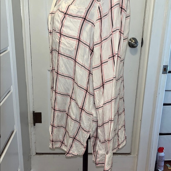Old navy Women's Cream Plaid Button-Front Shirt Top - Picture 4 of 7